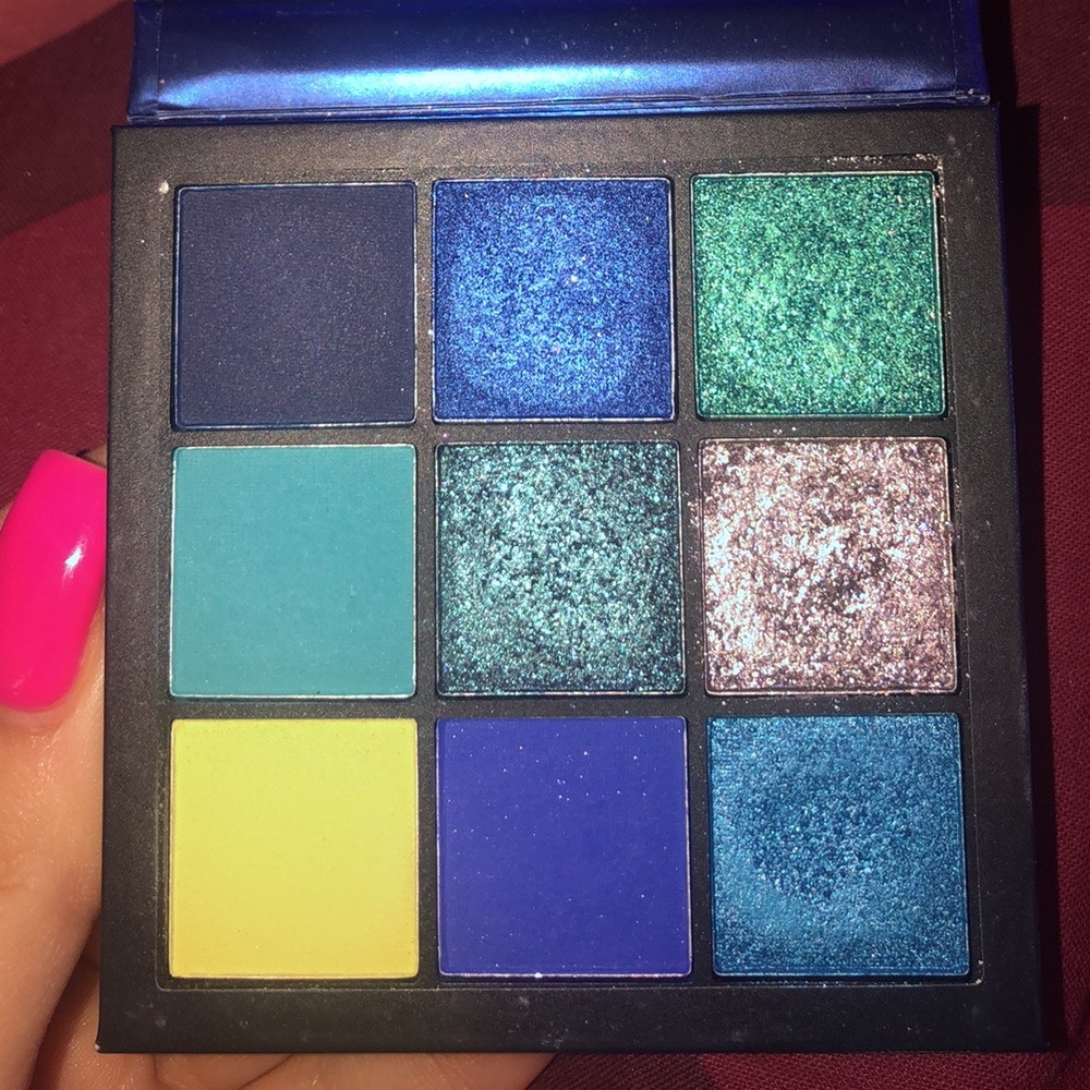 Huda beauty sapphire obsessions